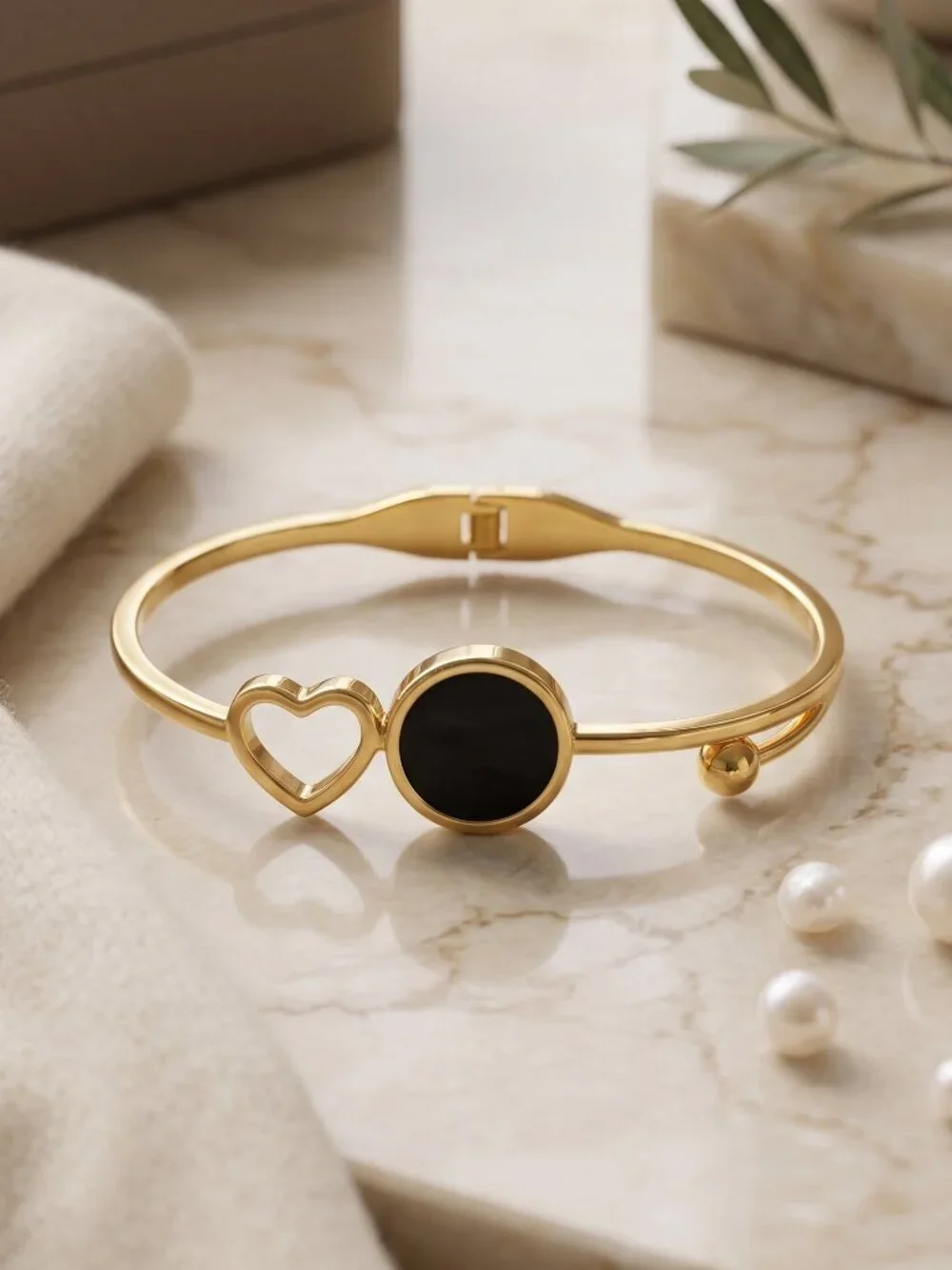 18K Gold Plated Open Heart Black Enamel Disc Charm Bangle Bracelet Gold 2.3